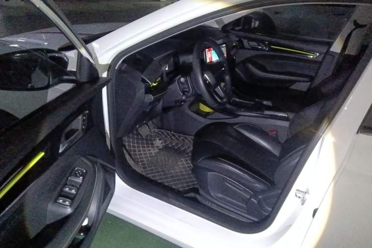 Used Roewe i5 2021 1.5L CVT Diamond Edition