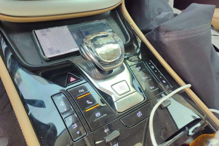 Used Denza D9 2024 DM-i 980 Four-Wheel Drive Prestige Model