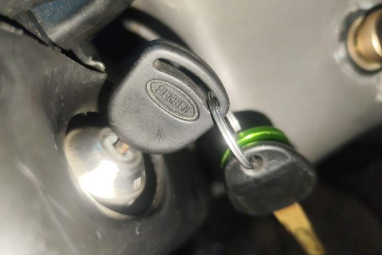 Used Ford Classic Transit 2013 2.8T Diesel Logistics Model with Short Wheelbase and Mid-Roof JX493ZLQ4