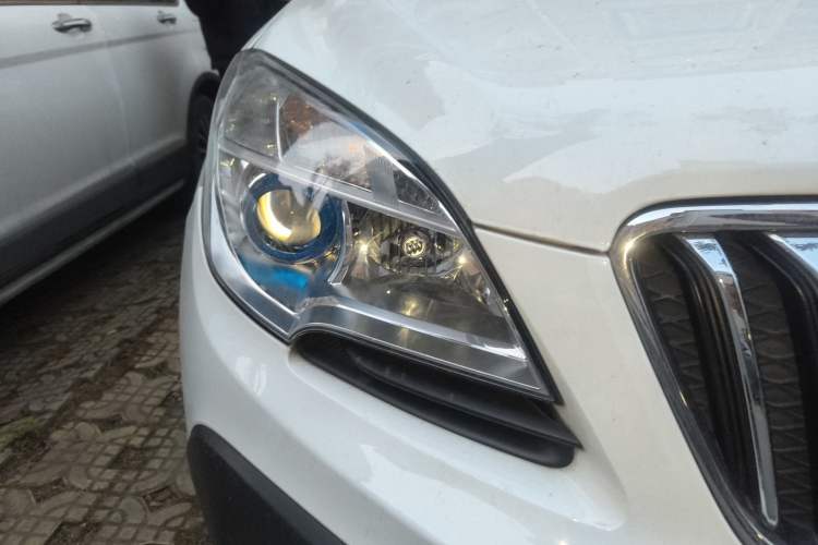 Used Buick Encore 2015 1.4T Automatic Two-Wheel Drive Urban Elite Version
