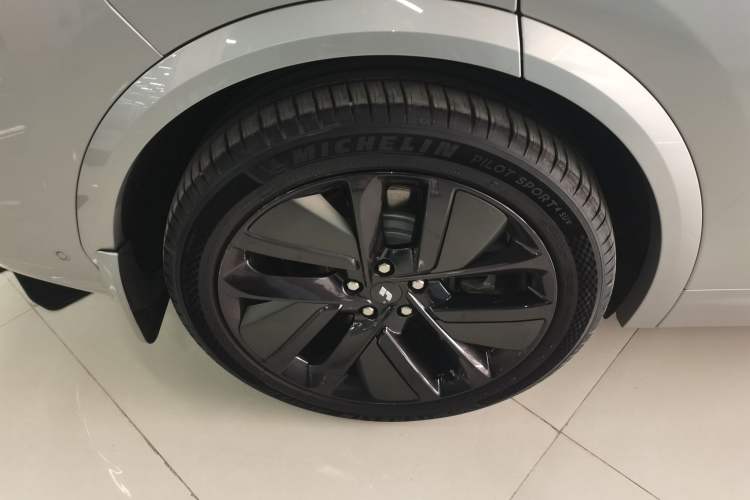 Used Li Auto L7 2023 Max model Right Rear Wheel Hub