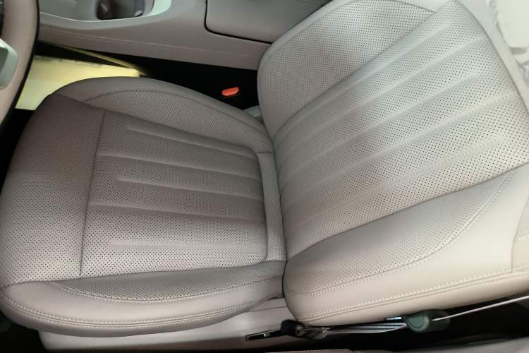 Used ONVO L60 2025 Model—60 kWh Rear-Wheel-Drive Version