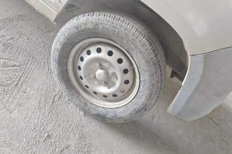Used Wuling Zhiguang 2013 1.0L Practical Version Right Front Wheel Hub