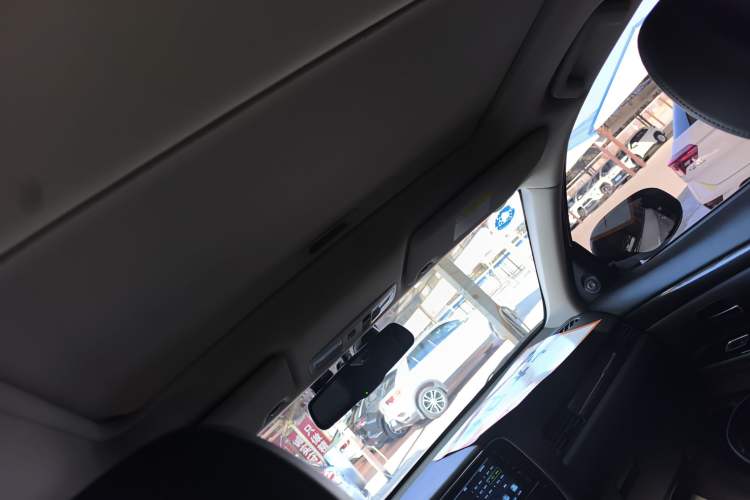 Used Mitsubishi Outlander 2019 2.4L 4x4 Zhi Xiang Edition 5 Seats China VI Standard
