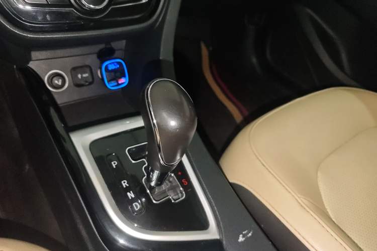 Used CHANGAN Alsvin V7 2015 1.6L Automatic Enjoyment Model China IV Standard
