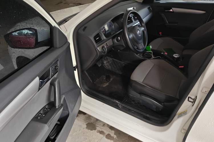 Used Volkswagen Gran Lavida 2013 1.6L Automatic Fashion Model Driver Seat