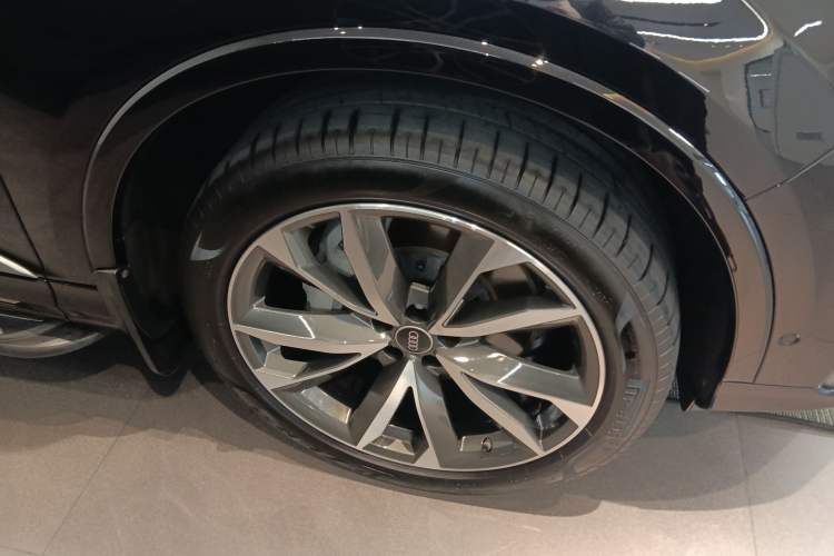 Used Audi Q7 2021 55 TFSI quattro S line Sport model