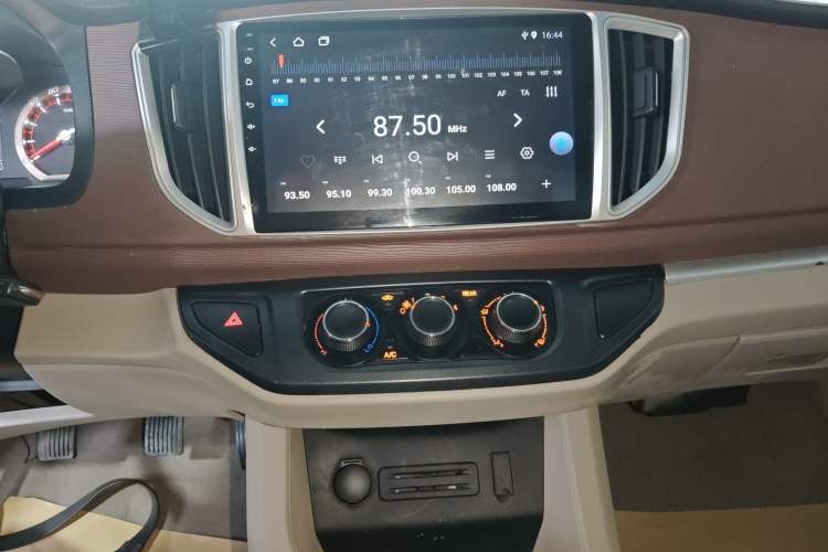 Used FORTHING Lingzhi 2017 M5L 1.6L 7-Seater Standard Model