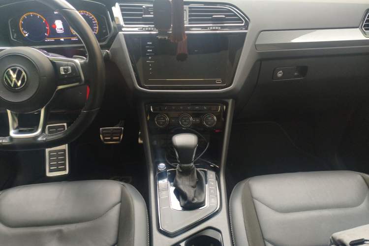 Used Volkswagen Tiguan L 2021 330TSI Automatic Two-Wheel Drive R-Line Enhanced Edition Audio And AC Panel