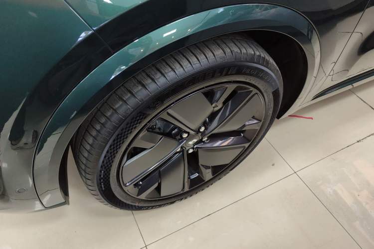 Used Li Auto L8 2025 Ultra Smart Refreshed Edition Exterior 4