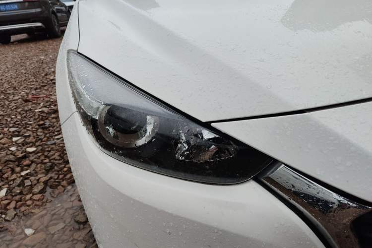 Used Mazda Mazda 3 Axela 2017 Hatchback 1.5L Manual Comfort Edition China V
