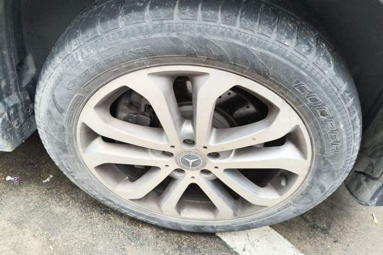 Used Mercedes-Benz GLE 2018 GLE 320 4MATIC Dynamic Edition Collector's Edition Right Front Wheel Hub