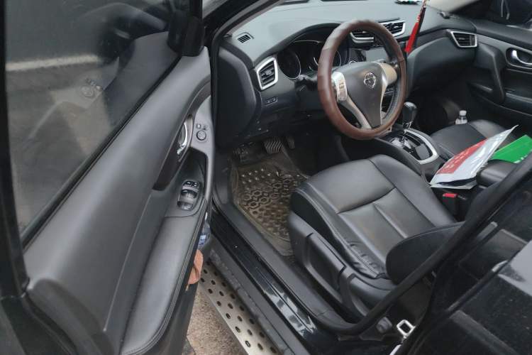 Used Nissan X-Trail 2015 2.0L CVT Comfort MAX Edition 2WD Driver Seat