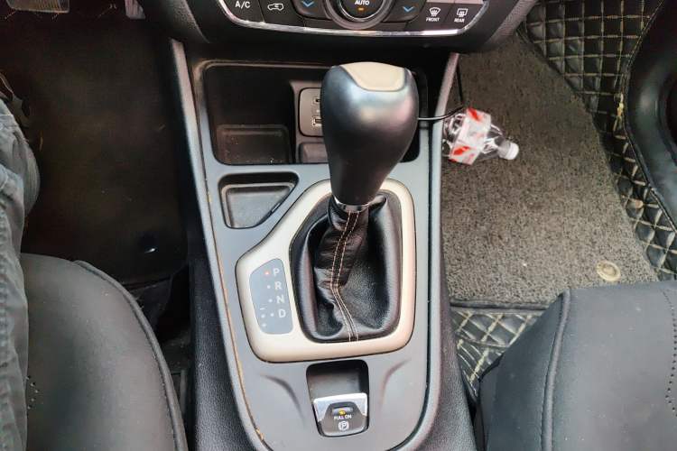 Used Jeep Cherokee 2017 2.0L Superior Edition Gear Lever