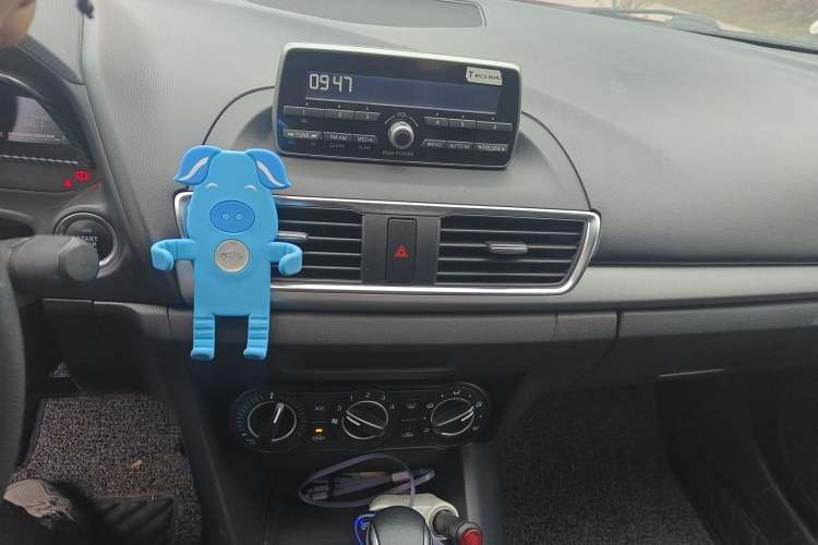 Used Mazda Mazda 3 Axela 2014 Sedan 1.5L Automatic Comfort Model
