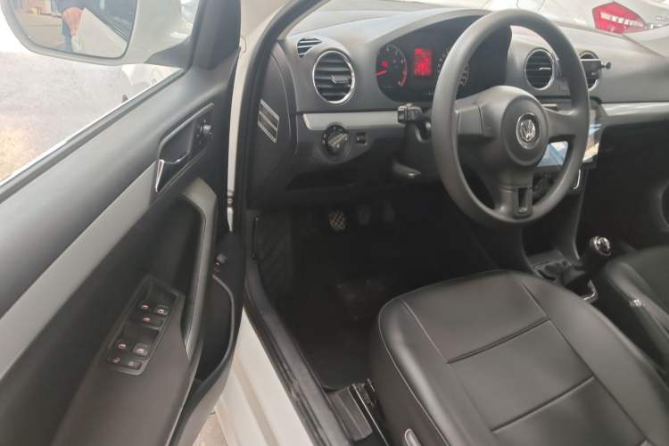 Used Volkswagen Jetta 2015 1.6L Manual Comfort Model
