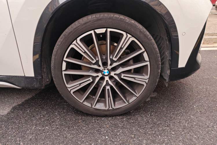 Used BMW X1 2023 xDrive25Li X Design Package Right Front Wheel Hub