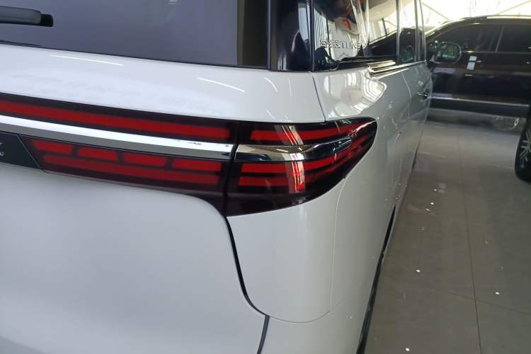 Used Bestune M9 2023 2.0T Prestige Edition