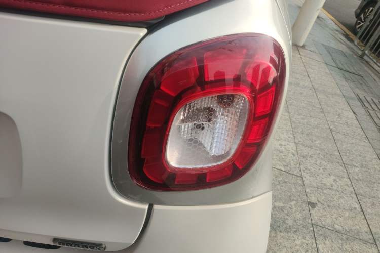 Used smart fortwo 2018 0.9T 66 kW Convertible Pioneer Edition China V Standard
