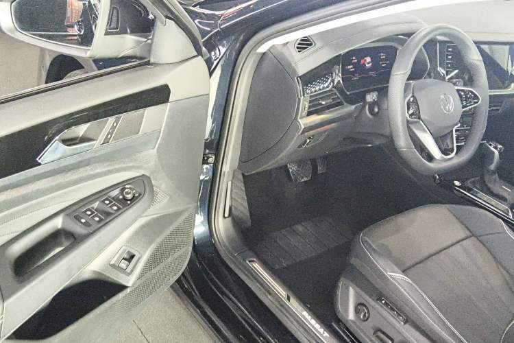 Used Volkswagen Passat 2024 380TSI Starry Dragon Edition
