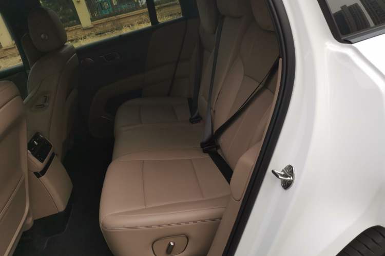 Used Li Auto Li Auto i6 2025 Model Four-Wheel-Drive Standard Type
