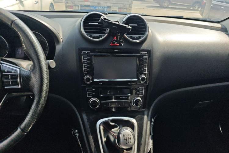 Used Haval H6 2015 Upgraded Model 1.5T Manual Two-Wheel Drive Elite Version