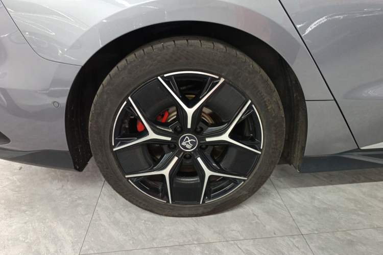 Used BYD Han 2022 EV Genesis Edition 715 km Front-Wheel-Drive Flagship Model Right Rear Wheel Hub