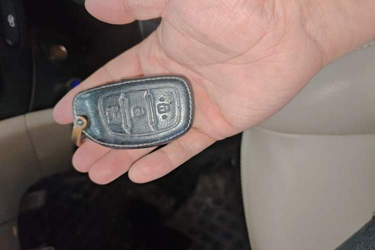 Used Hyundai Verna (older generation) 2014 1.4L Automatic Leading-Edge GLX Vehicle Key