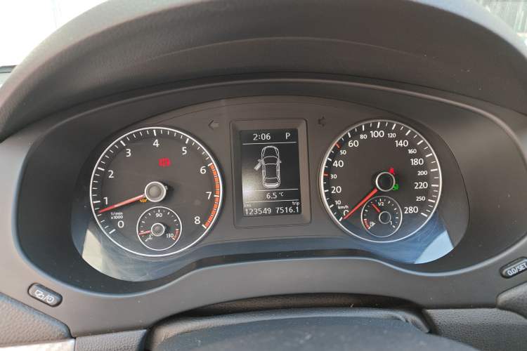 Used Volkswagen Sagitar 2013 2.0 TSI GLI Instrument Cluster