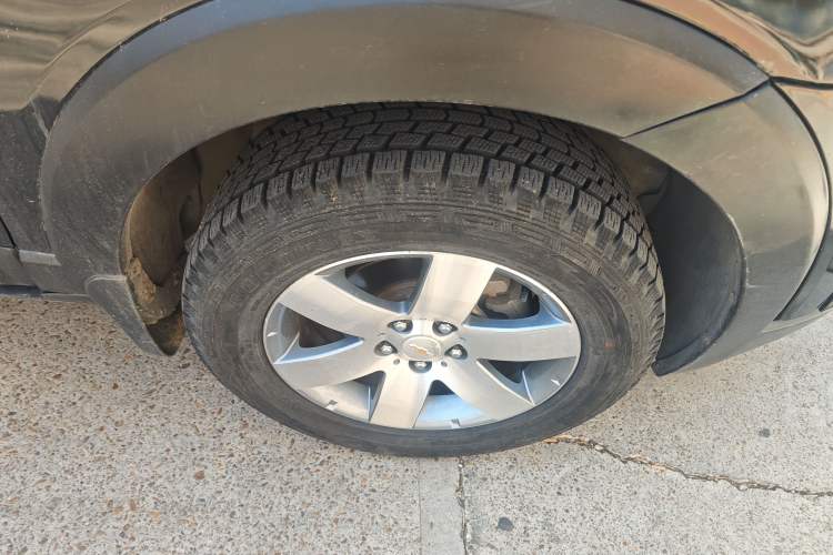 Used Chevrolet Captiva 2014 2.4L Two-Wheel Drive Urban Version 7 Seats Right Front Wheel Hub