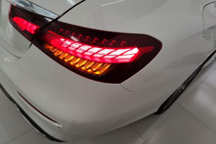 Used Mercedes-Benz E-Class 2022 Revised Version E 300 L Sporty and Stylish Edition Exterior 3