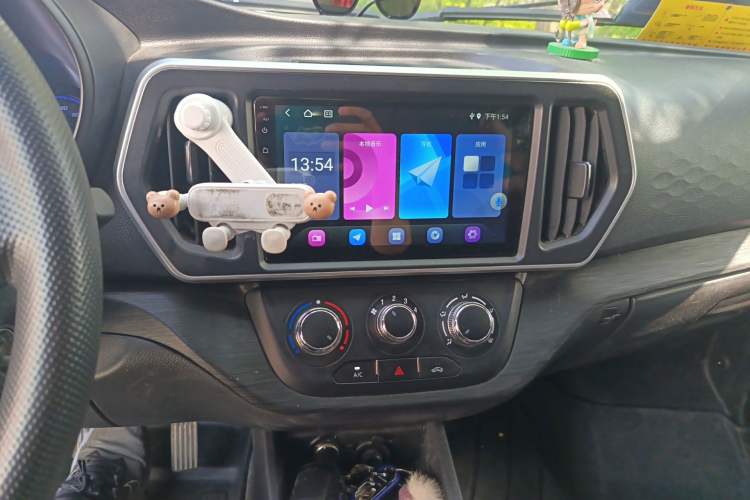 Used CHANGAN KAICHENG Ruixing EM60 2025 Passenger Version Comfort Edition 6 Seats 300 km Range Side-Hinged Doors Audio And AC Panel