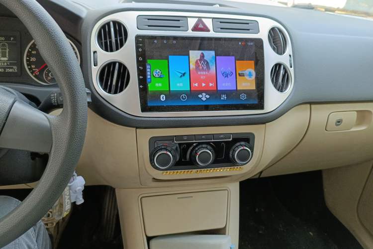 Used Volkswagen Tiguan 2010 1.8 TSI Automatic Two-Wheel Drive Urban Edition Audio And AC Panel