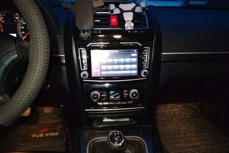 Used Haval H5 Classic 2013 Zhizun Edition 2.0L Manual Two-Wheel Drive Entry-Level Model