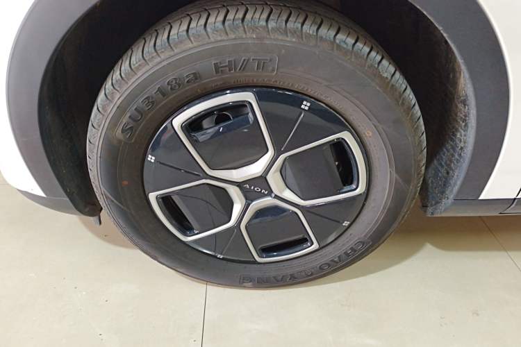 Used AION UT 2025 330 Starlight Edition Exterior 4