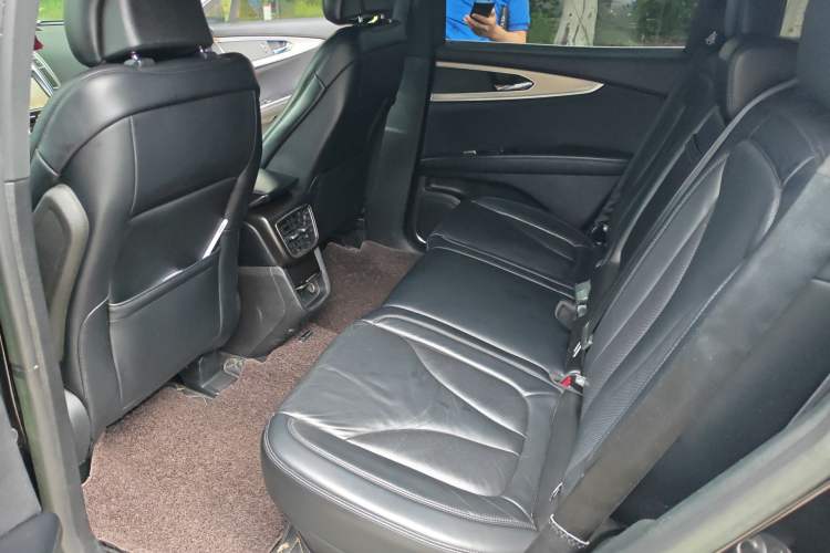 Used Lincoln MKX 2018 2.0T Two-Wheel Drive Deluxe Edition Left Rear Seat