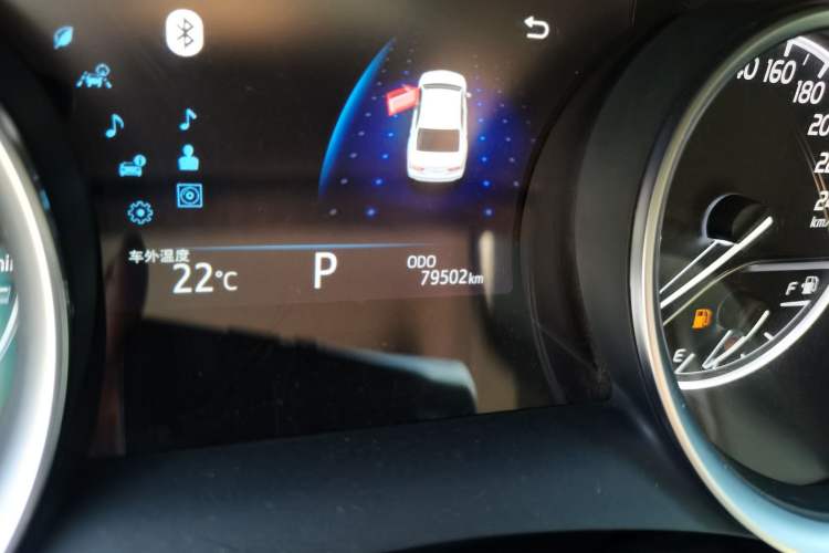 Used Toyota Camry 2018 2.0G Luxury Edition Odometer Close Up