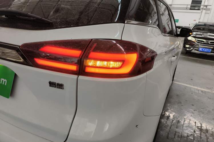 Used Geely Auto Emgrand X7 Sport 2020 1.8TD DCT Two-Wheel Drive Smart Connect 4G-Enabled Version