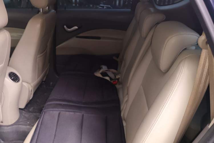 Used JAC Group Refine M2 2011 1.8L MT Luxury 7-Seater