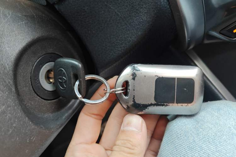 Used Toyota YARiS L Zhi Xuan 2015 1.5E Automatic Charm Edition Vehicle Key