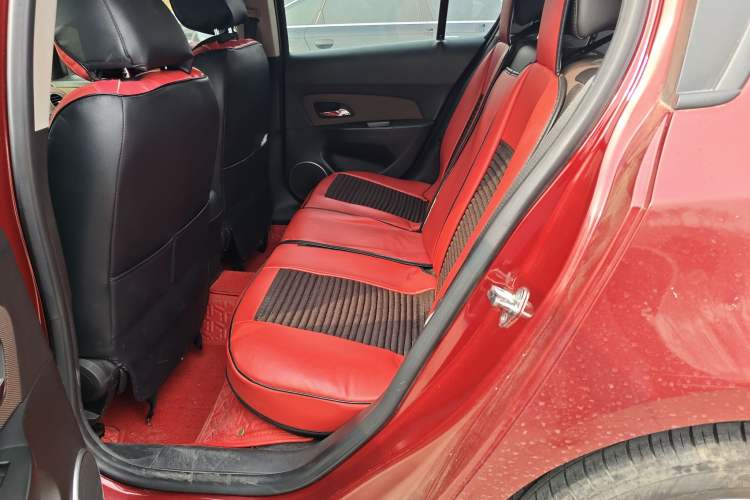 Used Chevrolet Cruze 2013 Hatchback 1.6L Automatic Luxury Model
