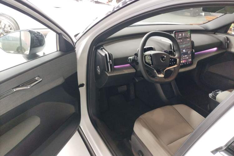 Used Volvo EX30 2025 Rear-Drive Long-Range Plus Model