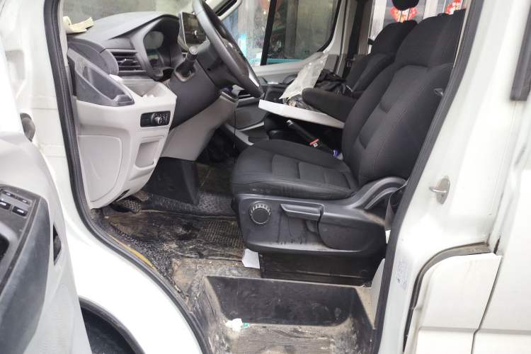 Used SAIC MAXUS Xintu V90 2021 2.0T Manual Zhiyun King Rear-Drive Single-Tire Long Wheelbase High-Roof 7-Seater