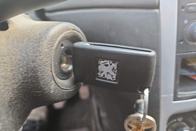 Used Peugeot 307 2012 Hatchback 1.6L Manual Comfort Edition
