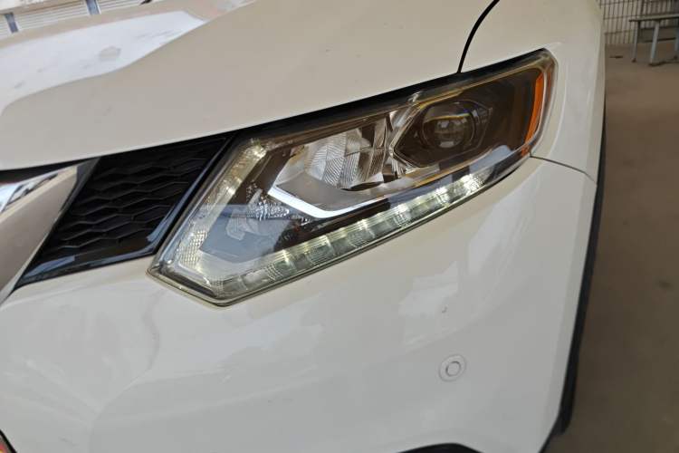 Used Nissan X-Trail 2014 2.5L CVT Ultimate Edition 4WD Left Front Headlight