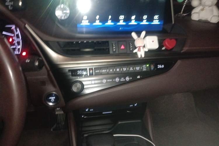 Used Lexus ES 2018 300h Premier Edition China V Standard
