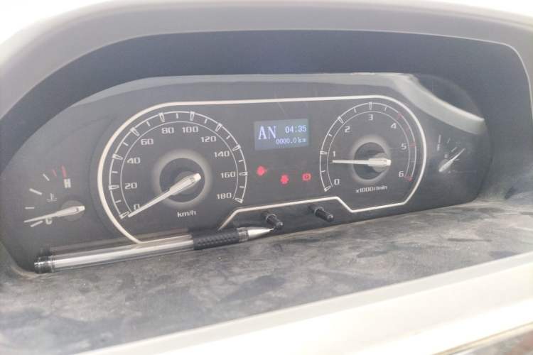 Used SAIC MAXUS Xintu V80 2019 2.5T Classic AMT Aoyuntong Short Wheelbase Mid-Roof 5/6-Seater
