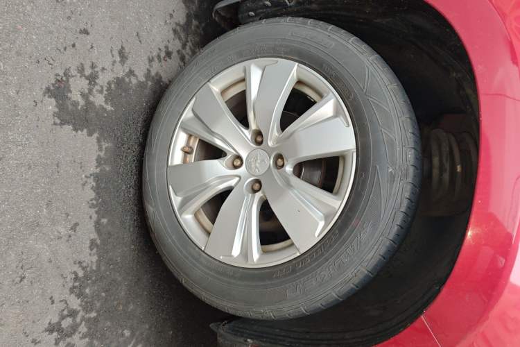 Used Peugeot 2008 2014 1.6L Automatic Fashion Edition Right Front Wheel Hub
