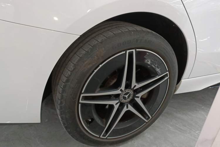Used Mercedes-Benz C-Class 2025 C 260 L Obsidian Night Sport Edition Right Rear Wheel Hub