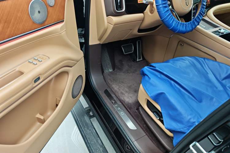 Used Hima AITO M9 2024 Range-Extended Ultra Version 52 kWh 5-Seater Model Driver Seat